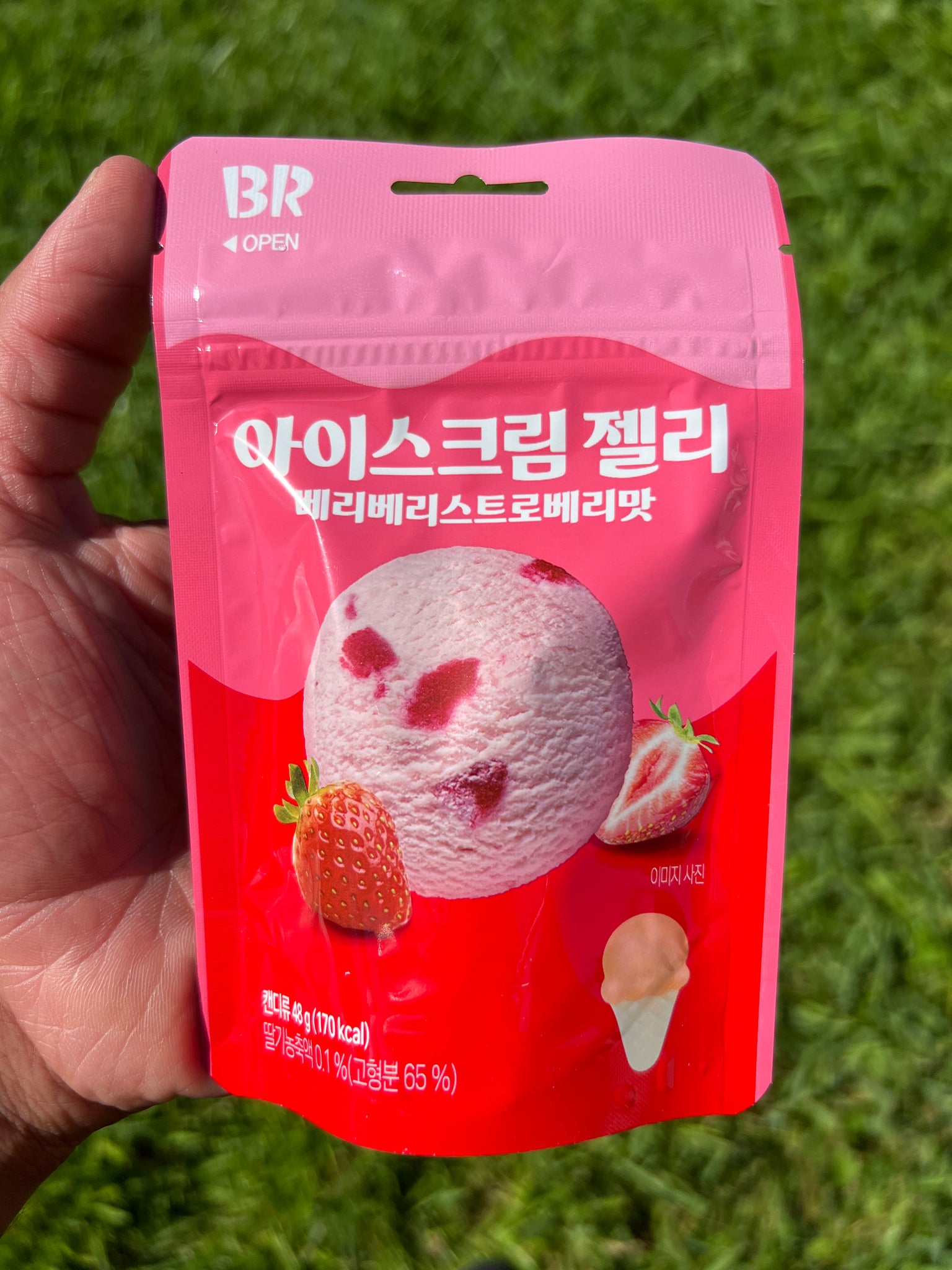 Baskin Robbins Very Berry Strawberry Gummies (Korea)